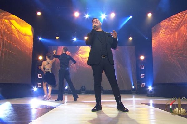 magyarok-vilagszepe-finale-fellepo-1805134503-3860-149D-2C60-9EDC3FE75CE3.jpg