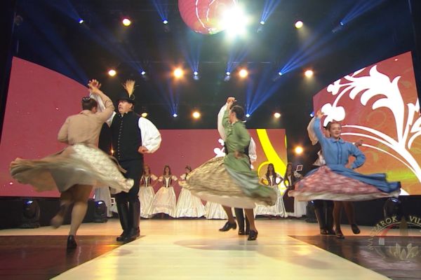 magyarok-vilagszepe-finale-nyito-78A6F1927-A87F-A8B7-CE86-751C99CB1E2A.jpg