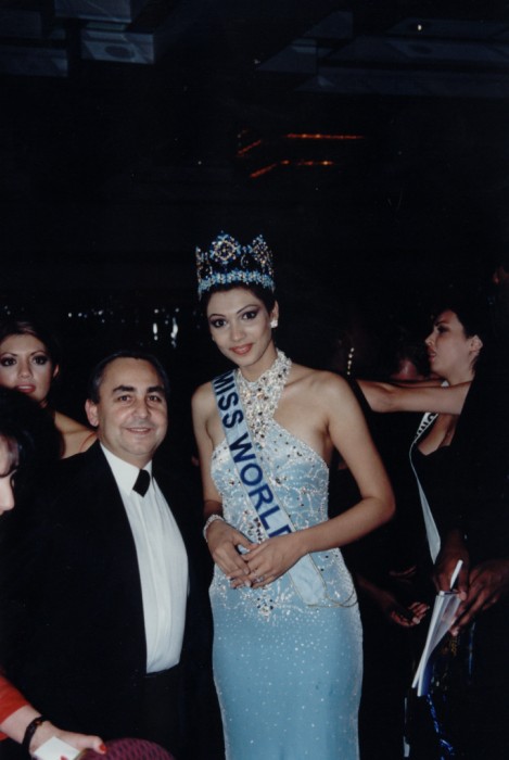 Fásy Ádám és Yukta Mookhey a Miss World 1999 világszépe