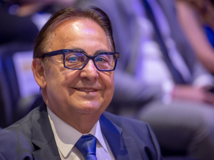Fásy Ádám mosolyt csalt a gyerekek arcára Karcagon